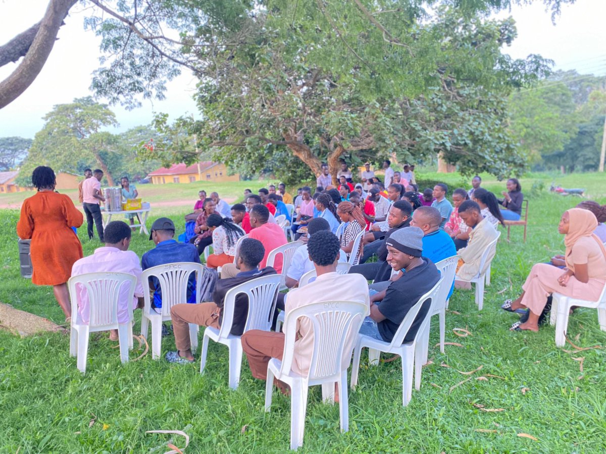 AyebarePhiliper's tweet image. I was humbled to modulate the popular  Sexual Reproductive Health Talk &quot;Kyooto&quot; @NdejjeUnive Main Campus 
Topic: Happy Relationships
Pick point: &quot;A break in a relationship is an opportunity to play around with the male and female besties. Just break up already.&quot;  #UNESCOROSA