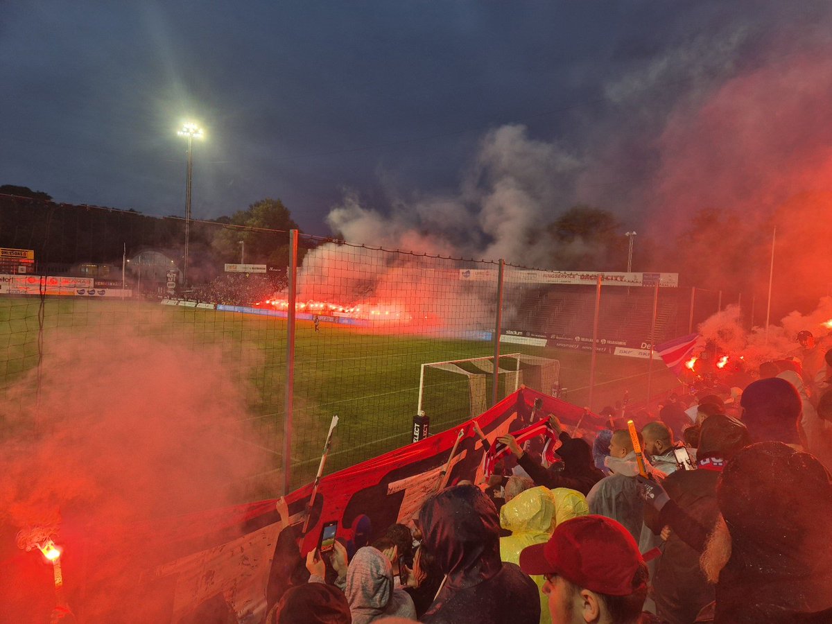 andersparadis's tweet photo. i samband med en derbyseger är det helt okej att stå ute några timmar i ett konstant regnande... https://t.co/GJReCDpwGB