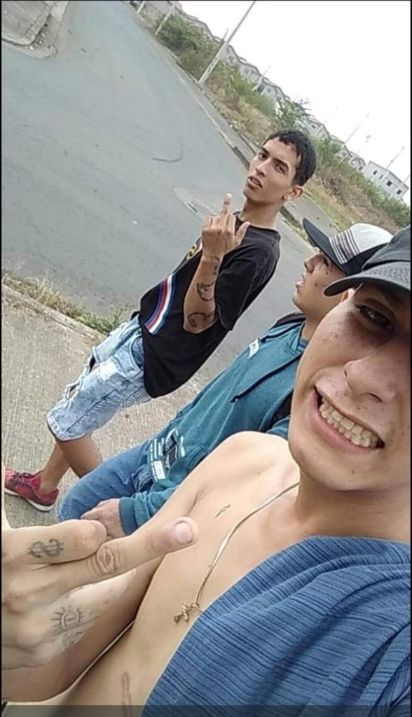 Estás lacras están VACUNANDO los negocios en Villa Bonita <a href="/PoliciaEcuador/">Policía Ecuador</a> <a href="/FFAAECUADOR/">Fuerzas Armadas del Ecuador</a> por favor si los ven, envielos con satanas ⚰️⚰️⚰️