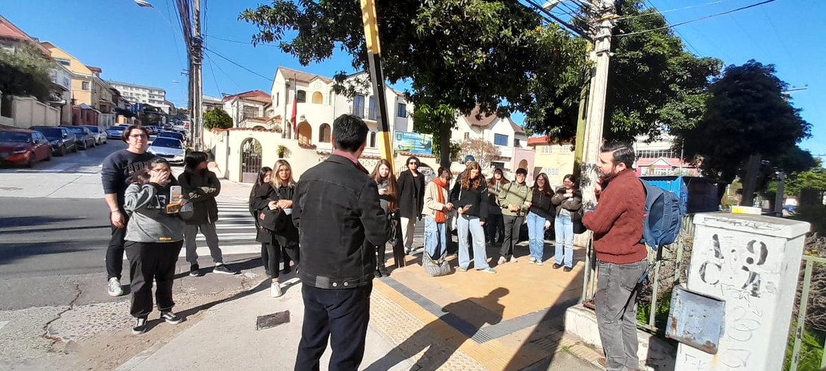 nucleomrv's tweet photo. ⭕️Nueva versión de la Ruta de Memoria y Resistencia de Playa Ancha!
👉Este 24 de septiembre, estudiantes de 4to año de la carrera de Historia y Geografía asistieron a este nuevo trayecto, dirigidos por Isidora Salinas
🔍En esta ocasión, fue relatada Pedro Valdés y Marcelo Sánchez https://t.co/i7C8zqc7Jz