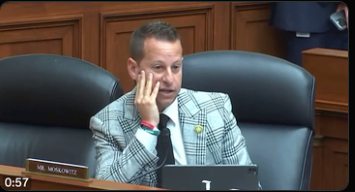 SoloFlow786's tweet photo. @JoJoFromJerz @JaredEMoskowitz Moskowitz: Republicans go on Twitter and blame the Saudis for 9/11 but Jared Kushner gets $2 billion from the Saudis and they don’t have any questions https://t.co/PeRNwQnhQz