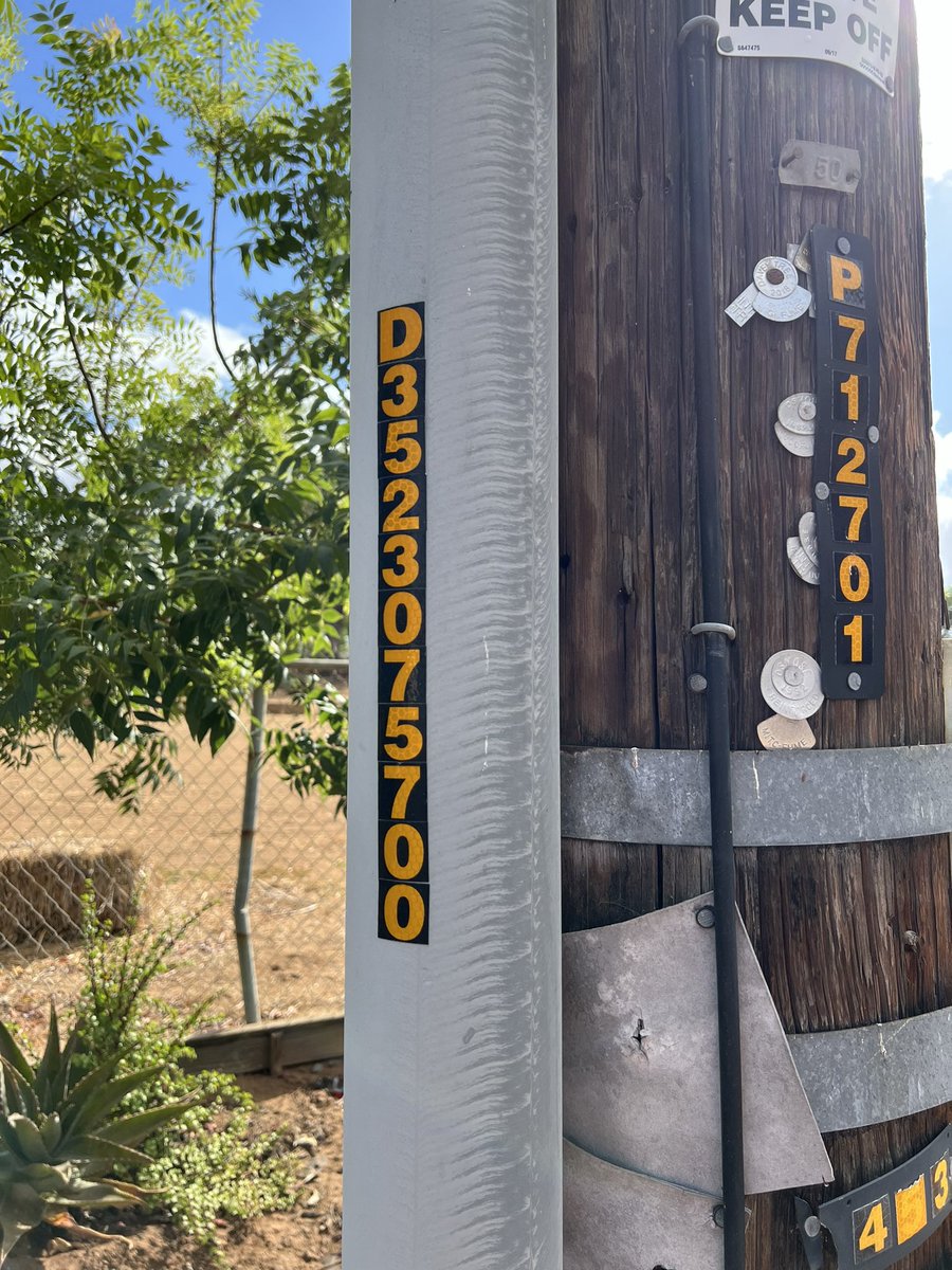 thegoodreaver's tweet photo. @SDGE how does a business owner find out if this pole belongs to SDGE or not? https://t.co/KXhJ7li8PI