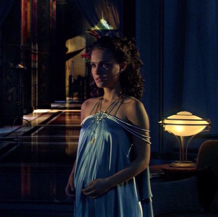 sleemo_bby's tweet photo. it just hit me that padmé was carrying two insanely force sensitive babies and who knows what was going through her head when she thought that😭 https://t.co/ukmAFPrdiZ