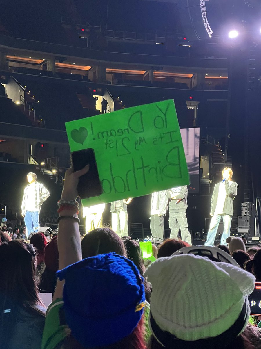 dolphinlelee's tweet photo. Whoever you are in the nct dream dc concert you’re an ass https://t.co/q1KA39YsQU