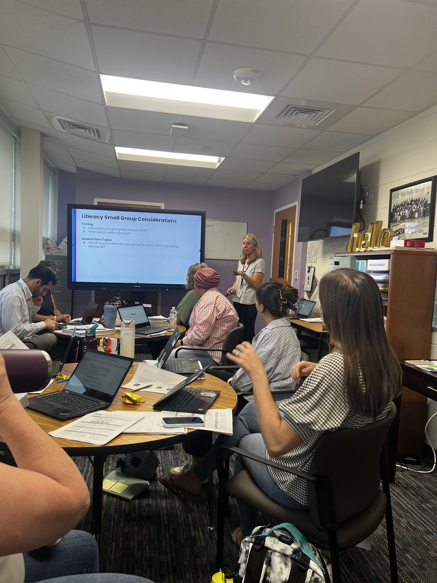 mrschelsiegrant's tweet photo. A new year, a new academic targeted support cycle! Today 5th grade and 1st grade teachers at @SullyES_LCPS learned about how to plan for small group instruction and spent time planning for implementation next week! @A_Boehret05 Peep that picture jigsaw 🧩 #QTEL https://t.co/nooI530Ro9