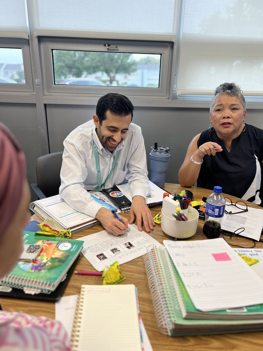 mrschelsiegrant's tweet photo. A new year, a new academic targeted support cycle! Today 5th grade and 1st grade teachers at @SullyES_LCPS learned about how to plan for small group instruction and spent time planning for implementation next week! @A_Boehret05 Peep that picture jigsaw 🧩 #QTEL https://t.co/nooI530Ro9