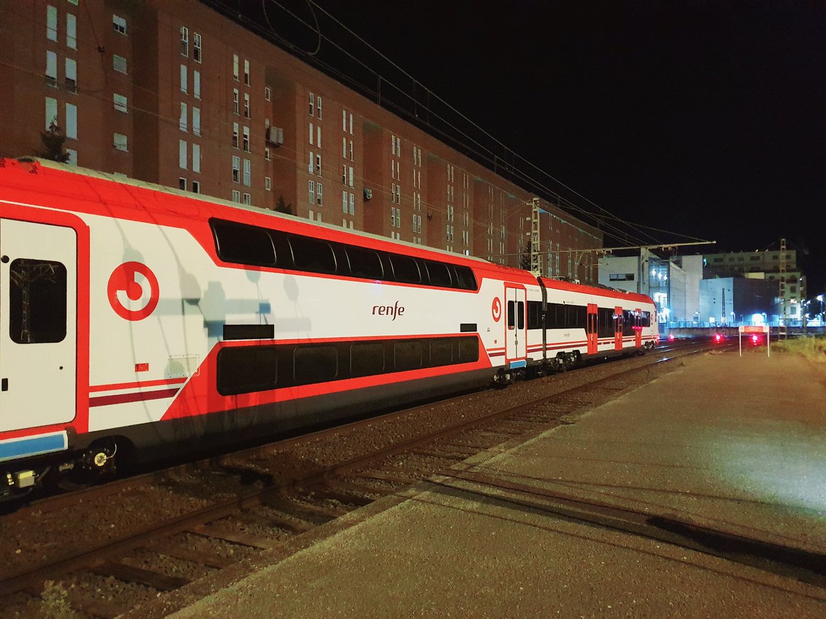 Juanjosedesign's tweet photo. Nuevo #cercanías de @renfe en la estación de #Miranda . https://t.co/lvhlxYxxXl