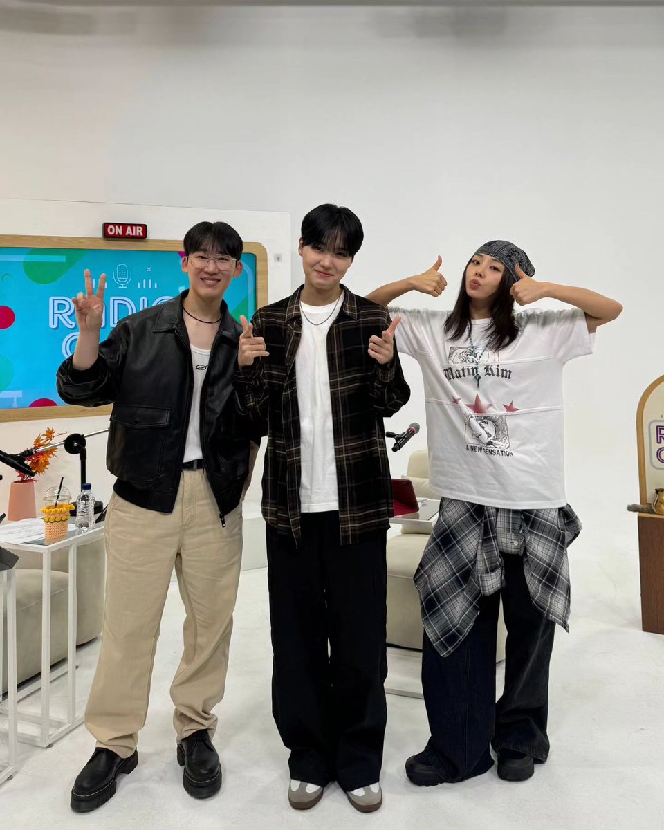 LC_Sinformation's tweet photo. 240924 @radio_clock1516 Instagram

https://t.co/Kr2kQUzPKU

@LC__Ashley #LADIESCODE #레이디스코드 #ASHLEY #애슐리 #CHOIBITNA #최빛나 #AshleyChoi #RADIOCLOCK #라디오클락 #DABIT #다빗 #Jaynlee #제인리 

[💿Beyond the Hits🎤]

Today's artist is ❤️‍🔥'globally loved band' 🌹<The Rose>!✨

The song that Davit sang to us was <The Rose - You're Beautiful>🥰.

The song they chose was 💫 <Eclipse>, which they chose together, through their hearts
☕️ <I Don't Know You, Definition of ugly is> by Davit
🥤 Jaeyoon's song <Candy (so good), Yes (Feat. James Reid)

Take a listen to the songs they chose 🎶
If you have a favorite song that they didn't pick, please let us know!!!🤗
