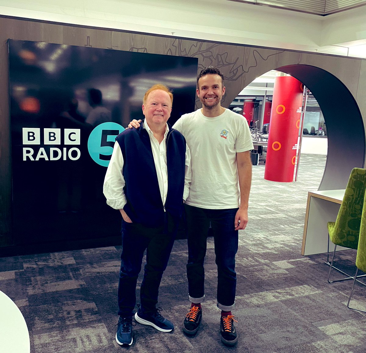 Johnathan I'Anson (@johnnyianson) on Twitter photo In for the mighty <a href="/gordonsmart/">Gordon Smart</a> on <a href="/bbc5live/">BBC Radio 5 Live</a> - had the absolute pleasure of meeting the legend Mike Batt. Lots of wonderful stories including him and Paul MCartney annoying Stevie Wonder and getting pulled over by the police whilst driving his Rolls-Royce dressed a Womble…obvs. In for the mighty <a href="/gordonsmart/">Gordon Smart</a> on <a href="/bbc5live/">BBC Radio 5 Live</a> - had the absolute pleasure of meeting the legend Mike Batt. Lots of wonderful stories including him and Paul MCartney annoying Stevie Wonder and getting pulled over by the police whilst driving his Rolls-Royce dressed a Womble…obvs.