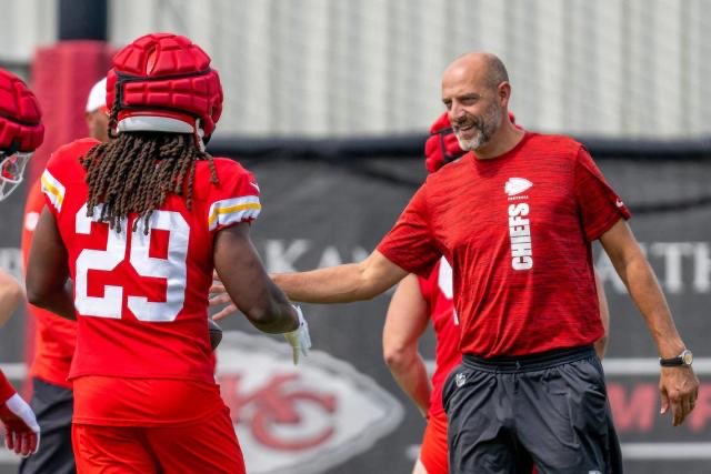 BradHensonPro's tweet photo. Kareem Hunt is officially back! 🔥 https://t.co/Aq6fGhZidy