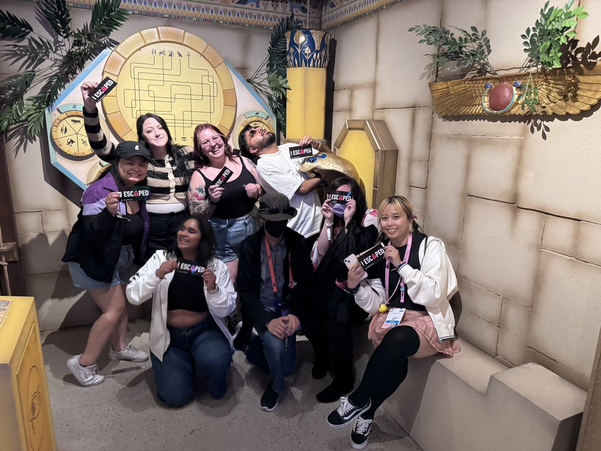 chloewoiexoxo's tweet photo. First time traveling alone. Went to San Diego. Took a picture with a sea lion. Went to my first #TwitchCon. Opened my first pack of Pokémon cards. Met way too many amazing people. Escaped a room. Went to Disneyland. 

I love you guys. There��s too many memories. ‘Til next year. 🩵 https://t.co/pbJLoE2TRS
