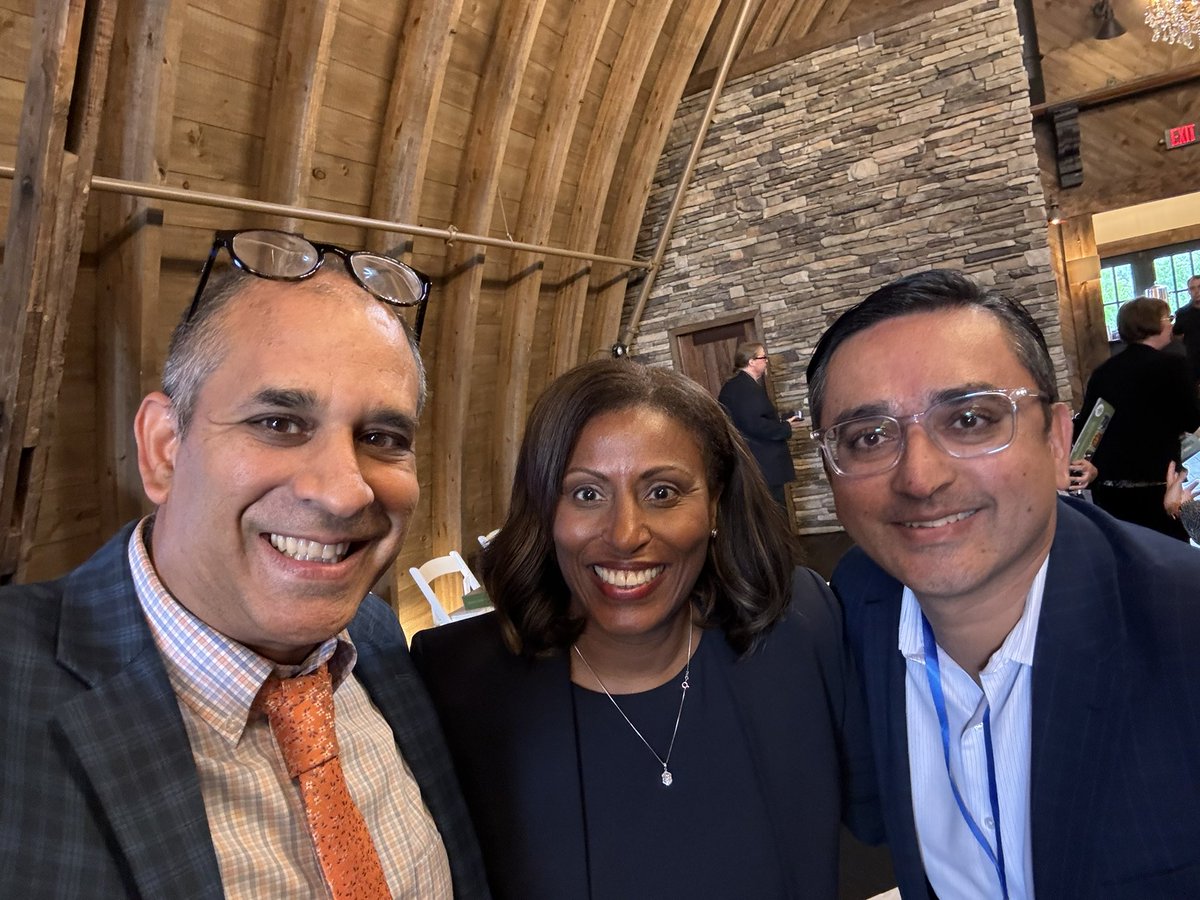 LateefForVA's tweet photo. Had a terrific day with Bookworm Central and their Early Literacy event with a great panel of @LDMcDade , @lisacoons10 and the superintendents of  Manasass City and Manassas Park. Great to see so many community partners at the event today @pwchamber @SPARKfoundation , @sentarahealth and @uvahealthnews @VDOE_News