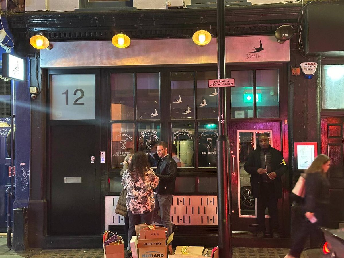 After work is over, how do you eliminate the fatigue of the day? Answer: Invite friends to the bar😉😉