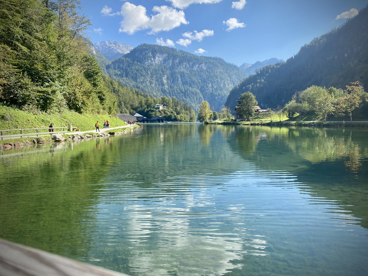 den první #1
#zivotjecesta

Königssee se prý nejmenuje podle slova král… Ok, ale “princeznám” se tam moc líbilo!

@radkamikolaskova @ivanakechnerova @majkaodstrcikova @simonavydrova @hykro.cz 

#bike #2024 #radost #cesta #obytka #obytneauto