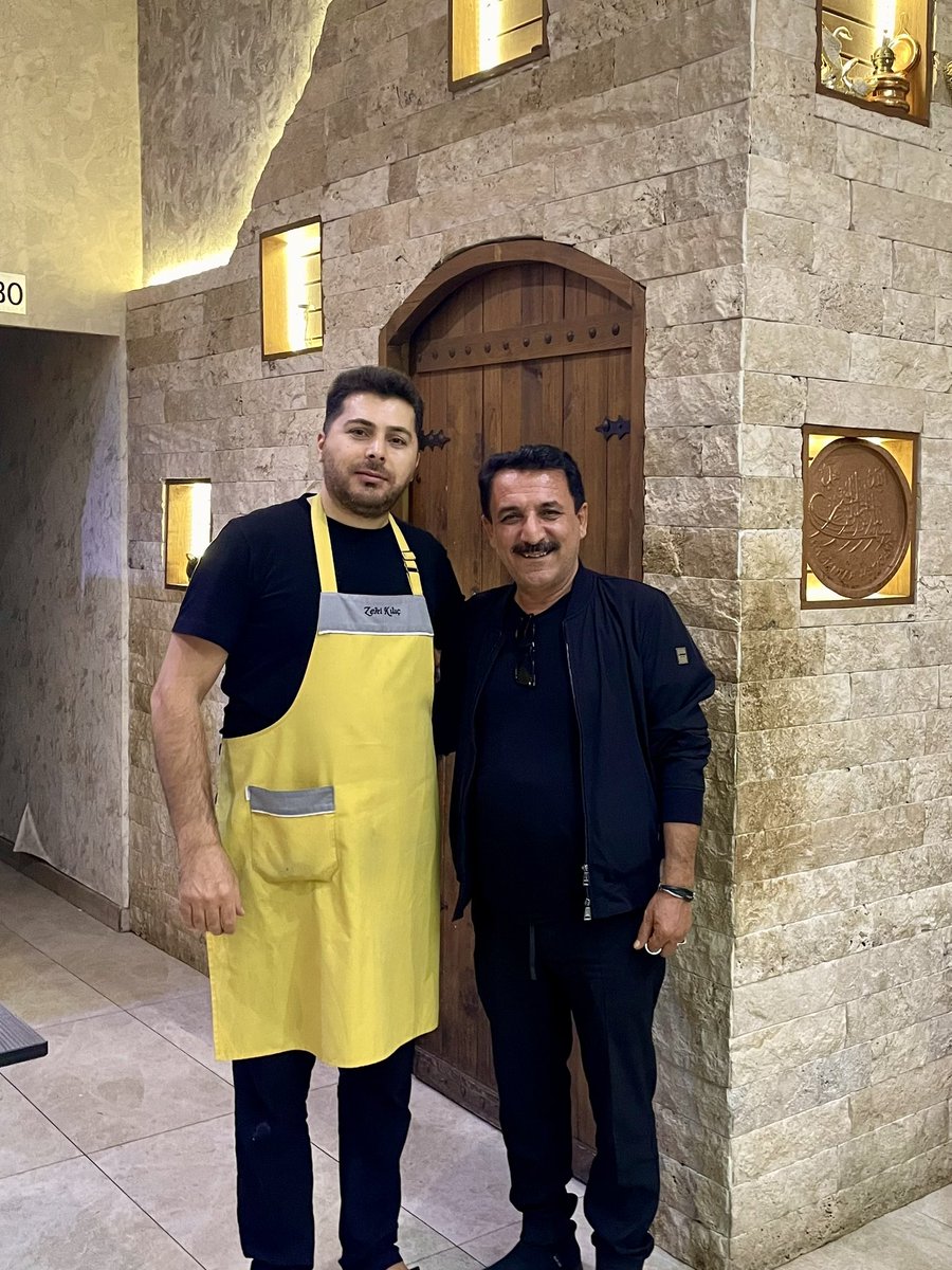 Kıymetli sanatçı Latif Doğan beyefendiye işletmemize yaptığı ziyaret için teşekkür ederiz.