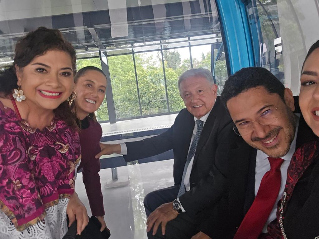martibatres's tweet photo. Desde el Cablebús Línea 3, con el Presidente de México @lopezobrador_, la Presidenta Electa @Claudiashein, la Jefa de Gobierno @ClaraBrugadaM y mi esposa @DanielaCordAre
Todo un éxito la inauguración del Cablebús Línea 3.
¡Sí se pudo! https://t.co/qYuR25KhEN