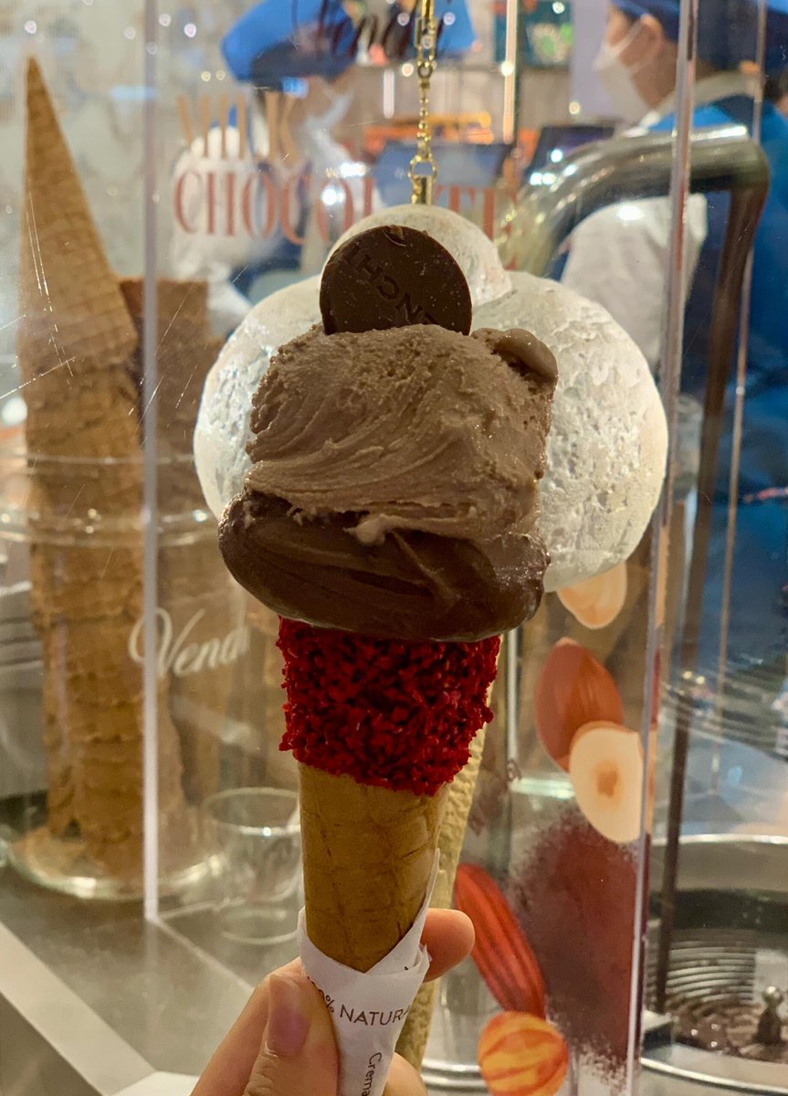 Samcersxa's tweet image. Falling in love Ice cream 🍦🤎