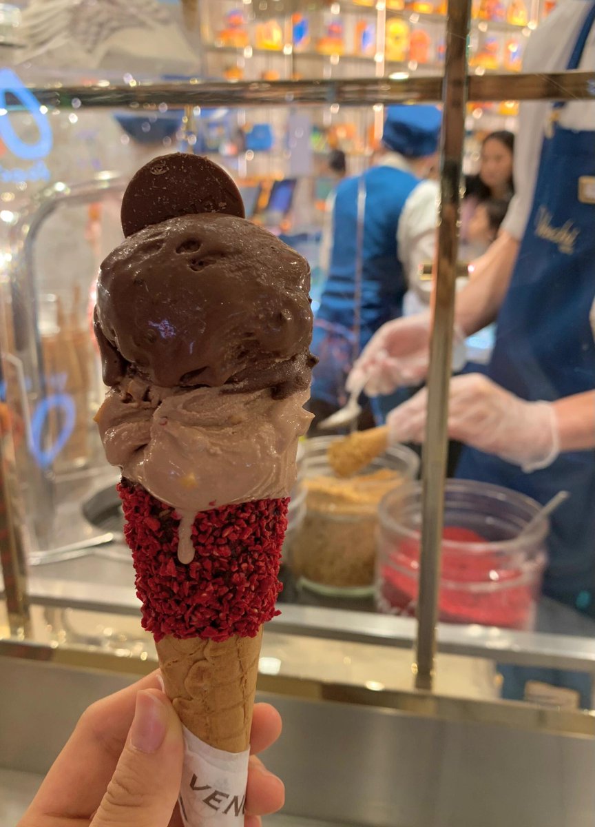 Samcersxa's tweet image. Falling in love Ice cream 🍦🤎