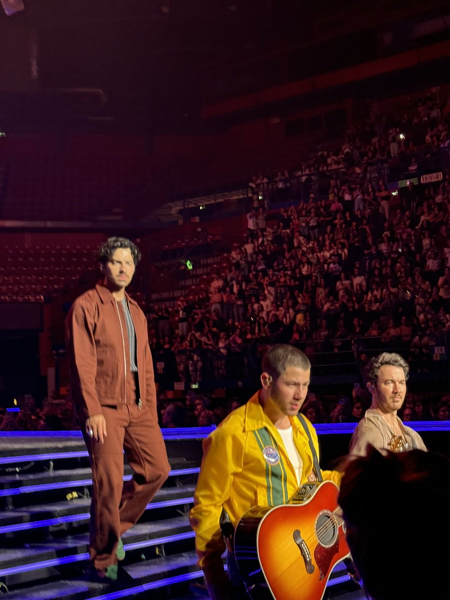 nickjsvoice's tweet photo. @jonasbrothers @nickjonas @joejonas @kevinjonas THANK U. 
Always by your side, no matter what.
I LOVE U SO MUCH❣️ https://t.co/qAV5RodSIP