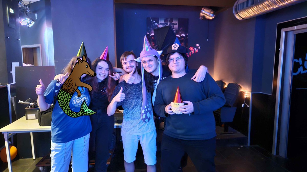 Let me introduce to you:
Die Partybahn. de (+ <a href="/Foxyboy05/">cl23_Fuchs</a> )
@ clutch23 Squid Storm
Platz 9 von 10
Hatten alle ne Menge Spaß 🥳