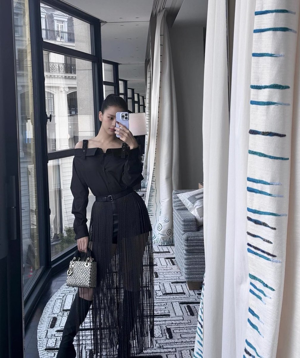 jisoo pics tweet media