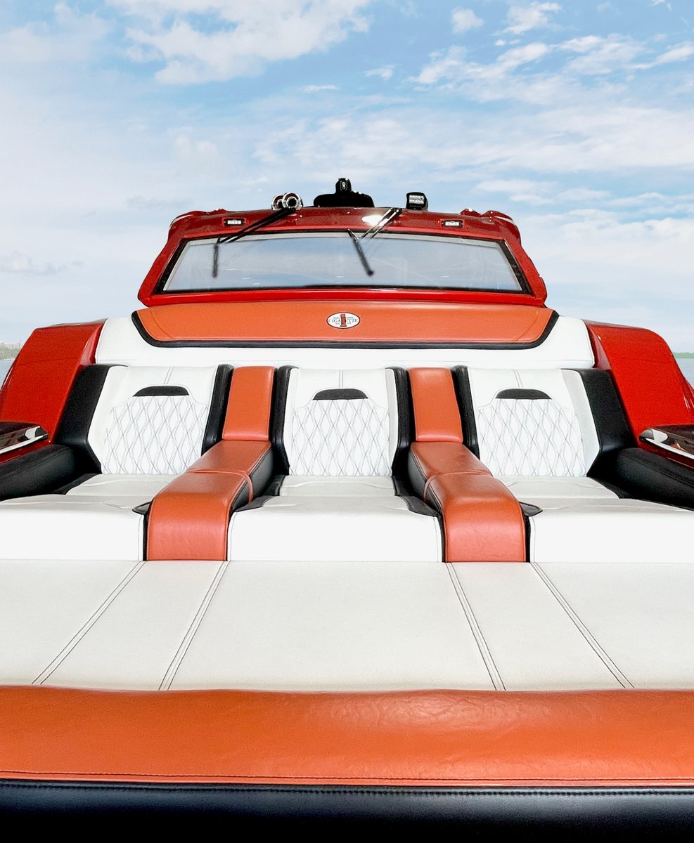 cigracingteam's tweet photo. The 52' Thunder was built for unforgettable adventures in style.

#cigaretteracing
#cigaretteracingteam
#52thunder https://t.co/L4ZvmxjBGv