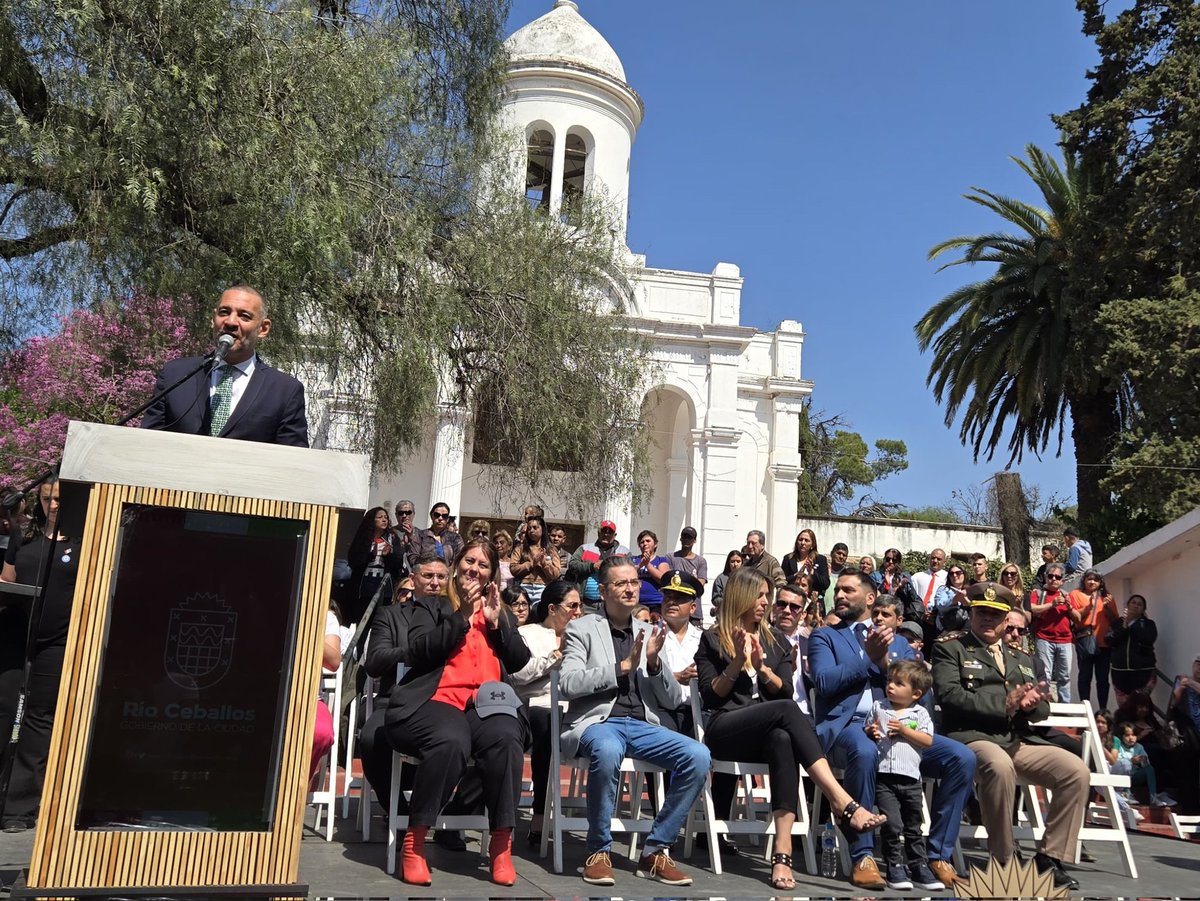 miguelsiciliano's tweet photo. 👉 Desde la @LegislaturaCBA entregamos un reconocimiento en la conmemoración del Primer Aniversario Oficial de la Ciudad de #RíoCeballos. 

🙌 Ahora cada 24 de septiembre se celebrará el “Día de Río Ceballos”, debido al primer uso del nombre “Río Ceballos” en documentos oficiales de 1822, en un censo poblacional.

✅️ Esto es muy importante rescatar todo aquello que refleje el desarrollo de la ciudad y su historia para el fortalecimiento del proceso identitario y la idiosincrasia local, y provincial en extensión.

¡Mis felicitaciones en este día tan especial a su intendente @ezelemosok_, @MuniRioCeballos y a tod@s l@s vecin@s de la ciudad! 🎉