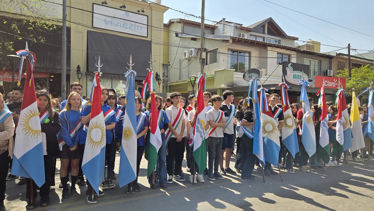 👉 Desde la <a href="/LegislaturaCBA/">Legislatura de Córdoba</a> entregamos un reconocimiento en la conmemoración del Primer Aniversario Oficial de la Ciudad de #RíoCeballos. 

🙌 Ahora cada 24 de septiembre se celebrará el “Día de Río Ceballos”, debido al primer uso del nombre “Río Ceballos” en documentos oficiales