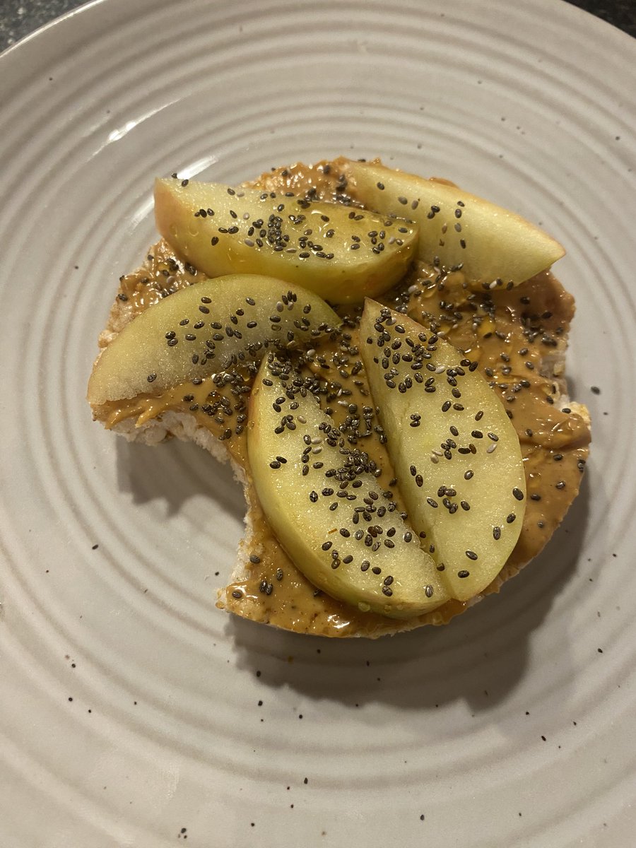 jfinnwilder's tweet photo. It’s giving … flavored air. 🫠🥴 Every bite tastes like regret. #HealthyChoices https://t.co/LQvV9D7Pnu