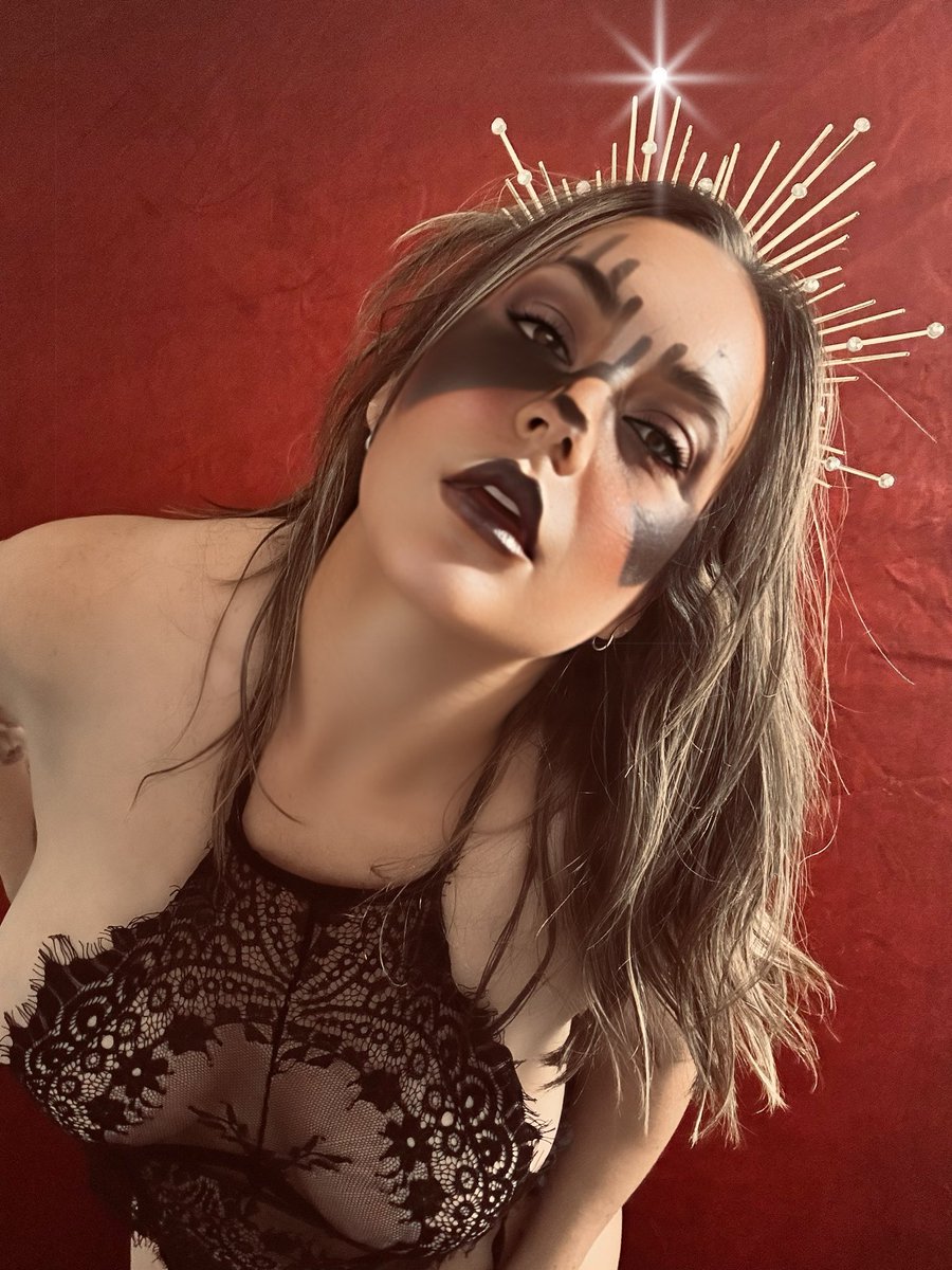 SultryHazel's tweet photo. This goddess loves to show off her creative side
Come play with me https://t.co/xSfJ6Y2lUu