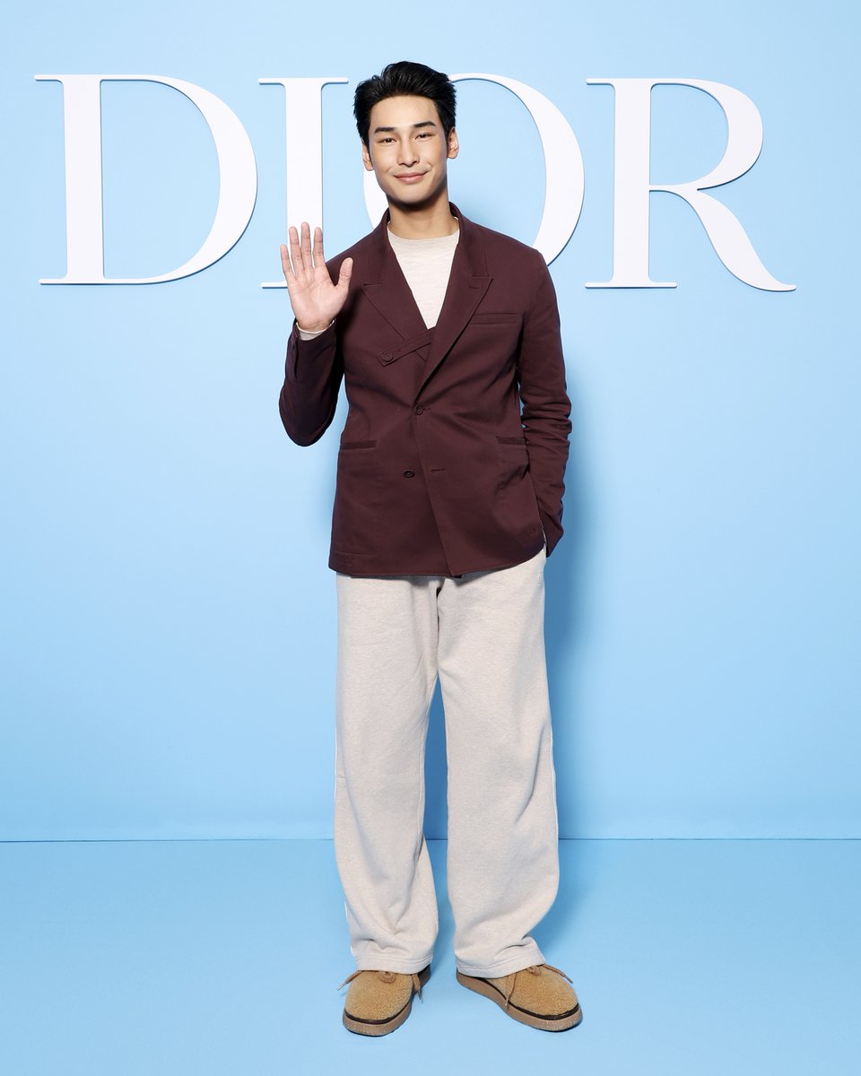 Dash with distinction.
Dior ambassador Apo <a href="/Nnattawin1/">Nnattawin</a> took top marks on the sartorial scoreboard as he attended the #DiorSS25 show on.dior.com/ss2025 in a tailleur Oblique jacket paired with full-legged pants.