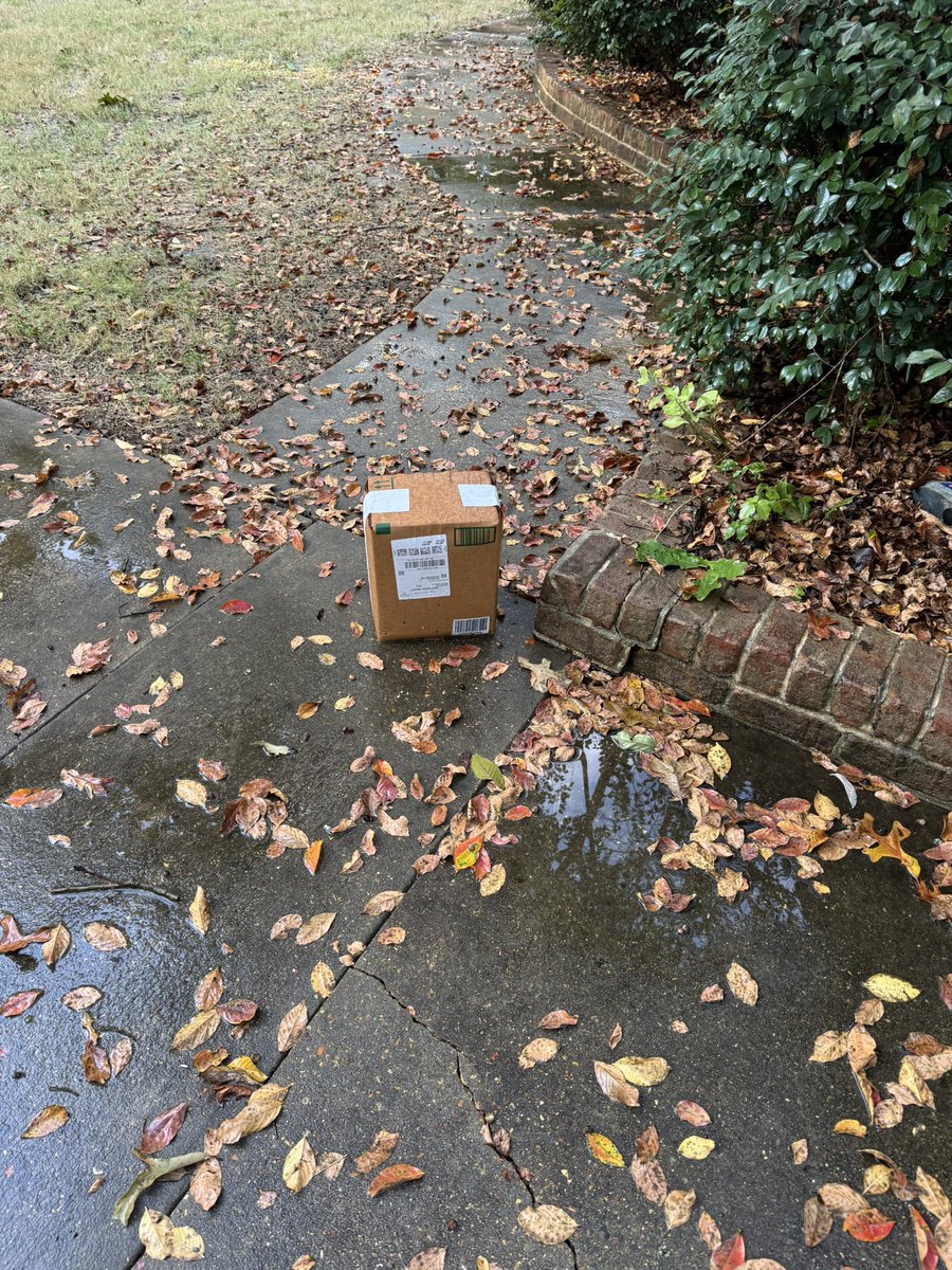 chrisdphillips's tweet image. My @USPS courier sucks.  Does yours?  If so please share pics of your packages left out in the rain when the tracking shows left at front door. 
In today’s episode I lost a $300 camera. 3 years now I’ve been dealing with the same abhorrent behavior.