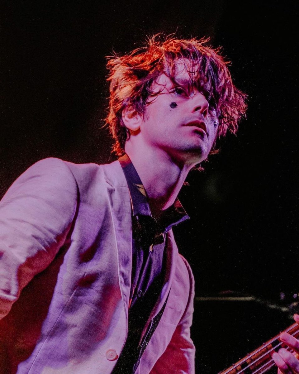 idkhowupdate's tweet photo. via dallonweekes on IG https://t.co/keE4OT2Jlv