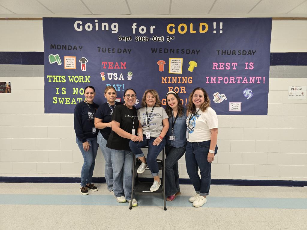 LLopezJr_AHS's tweet image. Clarke MS Parent Volunteers are top notch! These dedicated ladies never fail to step up for the benefit of our learning community. Thank you ladies for all you do! #TeamSISD @WalterEClarkeMS @JEstrada_CMS #ALLIN #GoingForGold