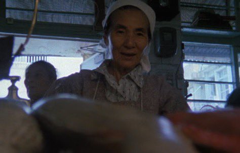 chaimaflh2's tweet image. « Et sous chacun de ces visages, une mémoire. Et là où on voudrait nous faire croire que c’est forger une mémoire collective, mille mémoires d’homme qui promènent leur déchirure personnelle dans la grande déchirure de l’histoire. »

Sans soleil (1983) 
dir. Chris Marker