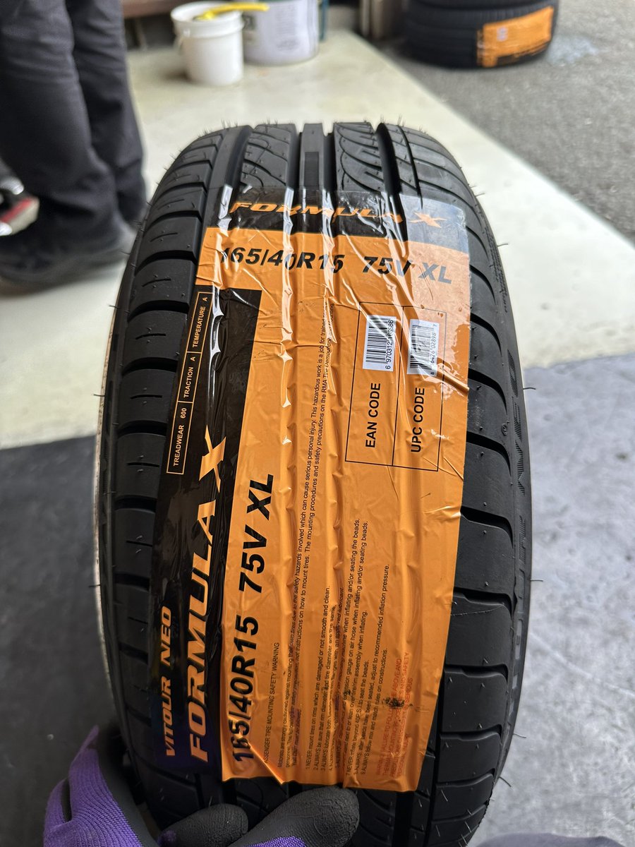 AME シャレン15インチ 7J VITOUR FORMULA X 165/40R15
