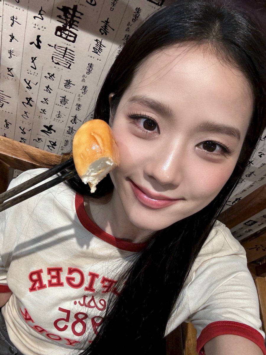 jisoogaIIery's tweet photo. JISOO 🫧 UPDATE https://t.co/M3AMf7Deed