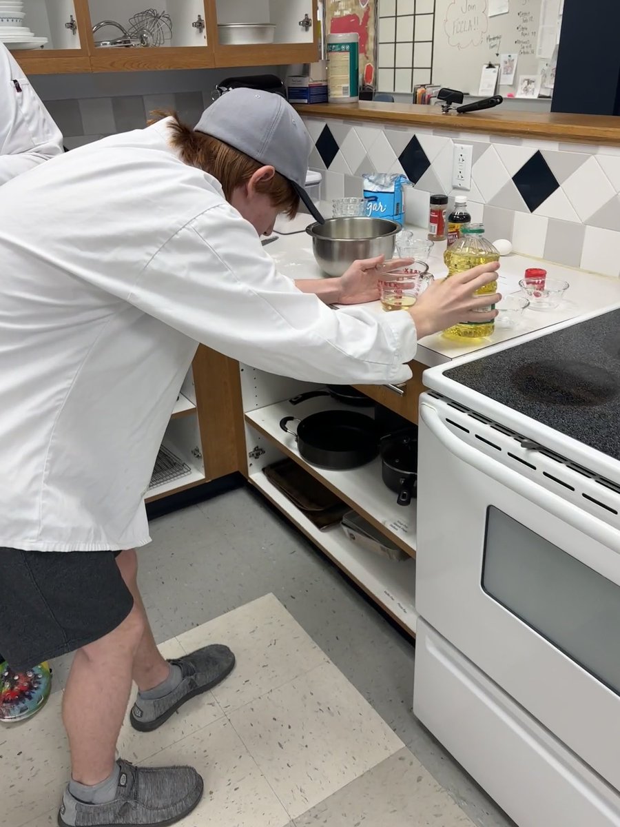 MrsWeberFCS's tweet photo. Cookies in Culinary Essentials today! #one264 https://t.co/2nPQBJH6Hy