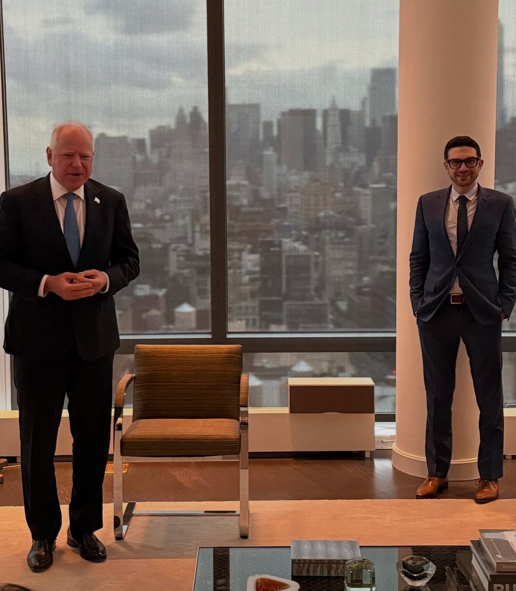 EndWokeness's tweet photo. Tim Walz had 2 private meetings with Alex Soros in the past month. 

"HE'S JUST LIKE US" https://t.co/hRfLiFs9Tl