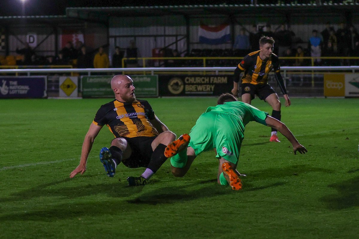 LeamingtonFC's tweet photo. 💥 The story of the night…

#LEAOXF

📸 @69_simo https://t.co/uEkHQeEfoN