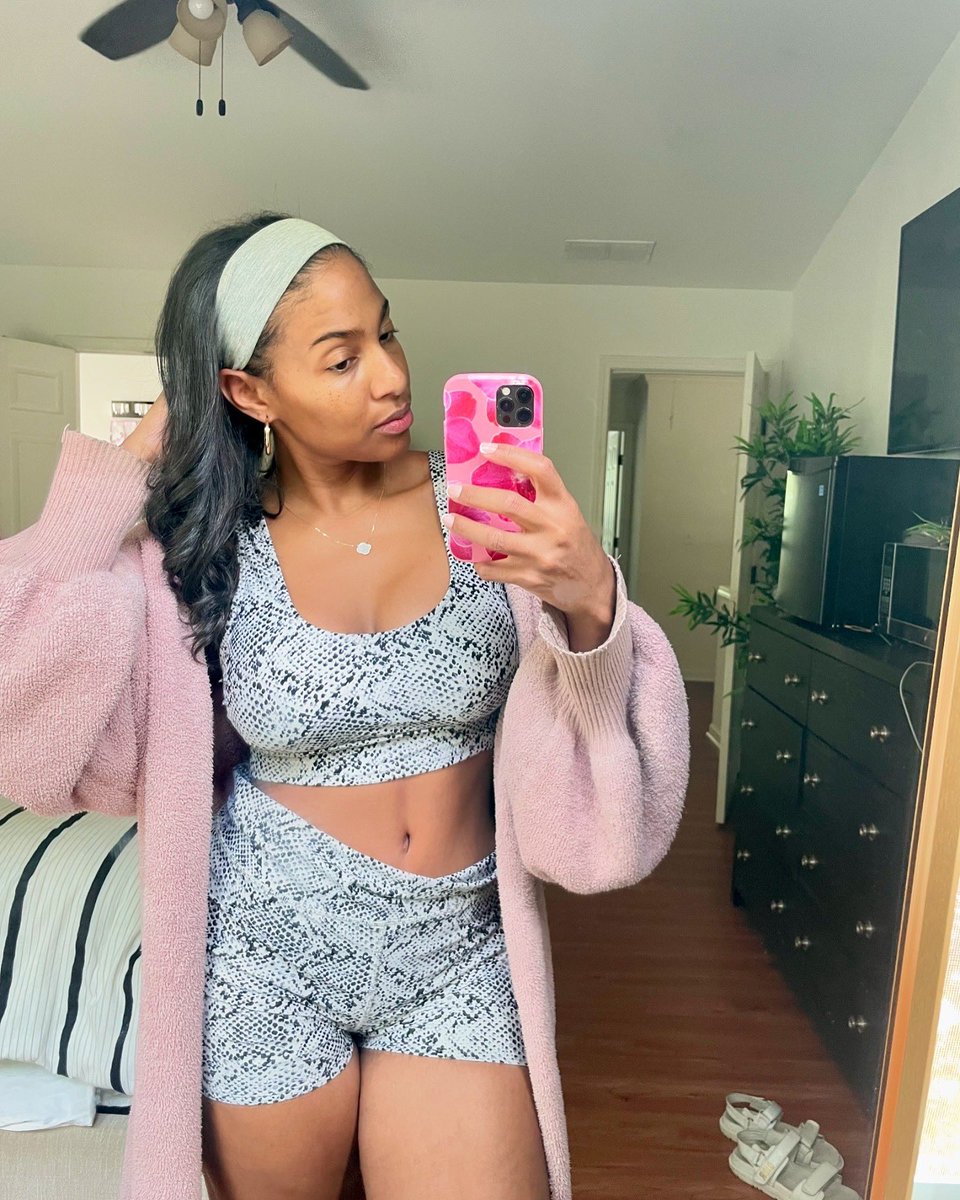 thisisjoyyoung's tweet photo. Fresh face and a new iPhone @PelaCase ! 💕📱I love these very cute, very stylish, and very durable light weight cases &amp; mini wallet. They are very toddler proof! I really needed these! Thank you, @PelaCase !😅🙏🏽

#partner #ad https://t.co/rUBHU6c58A