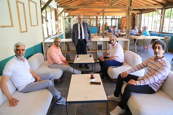 vefa edenlere allah rahmet eylesin mekanları cennet olsun...