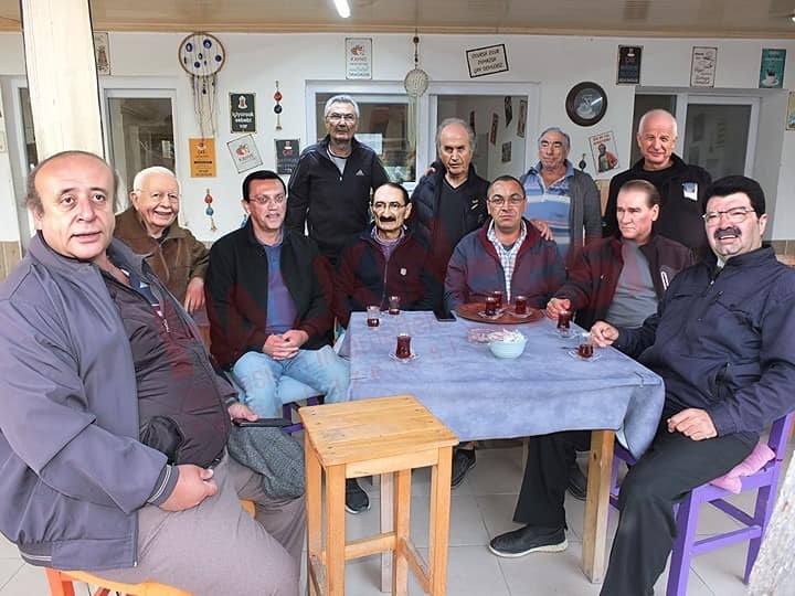 vefa edenlere allah rahmet eylesin mekanları cennet olsun...