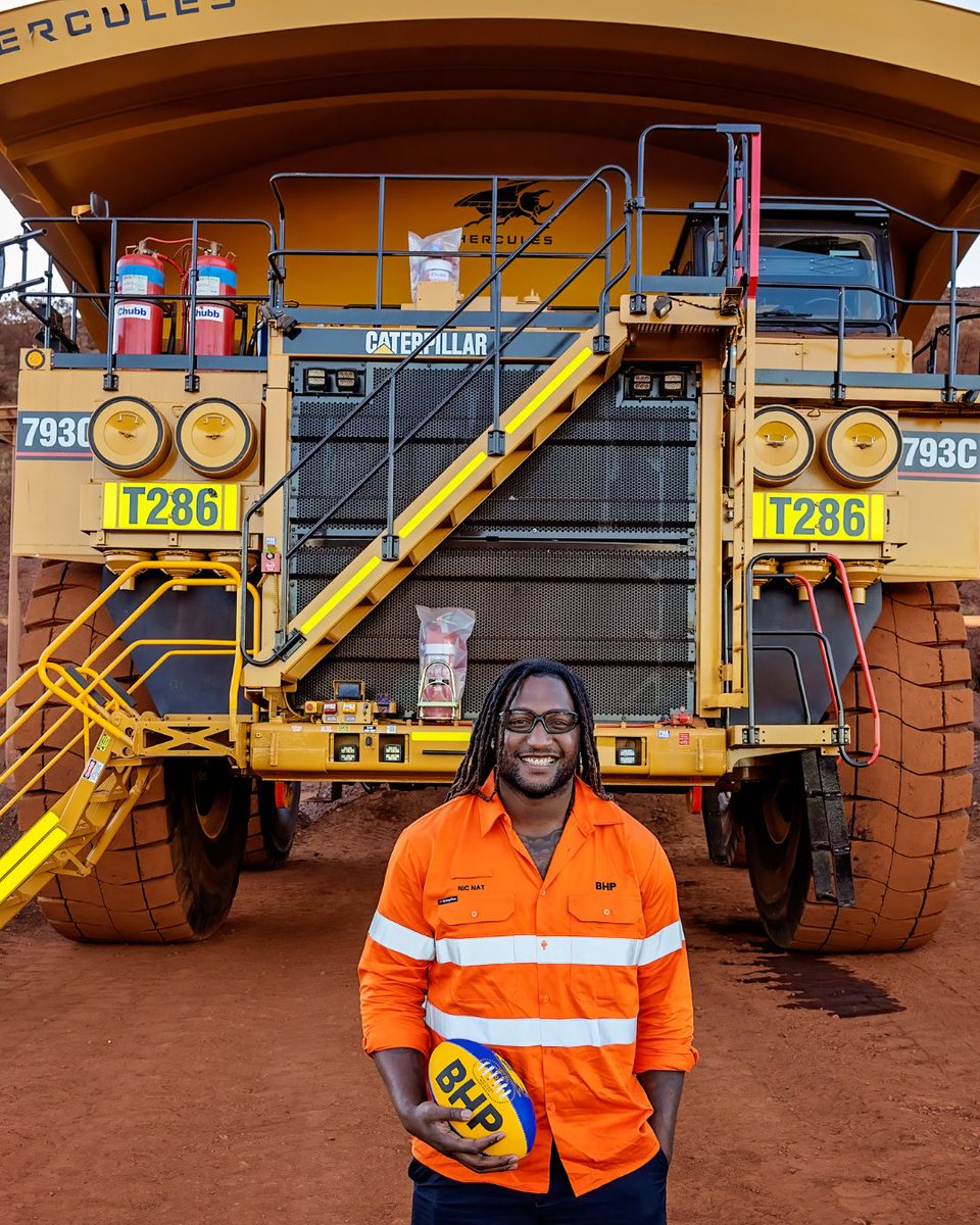 bhp's tweet photo. Nic Naitanui brings footy to Newman!
Former West Coast Eagles star and all-round legend Nic Naitanui swapped out his footy boots and kit for steel caps and hi-vis to spend time with the Newman Operations team, in Western Australia.
#nicnat #footy #legend #newman https://t.co/SW7zTjQOlw