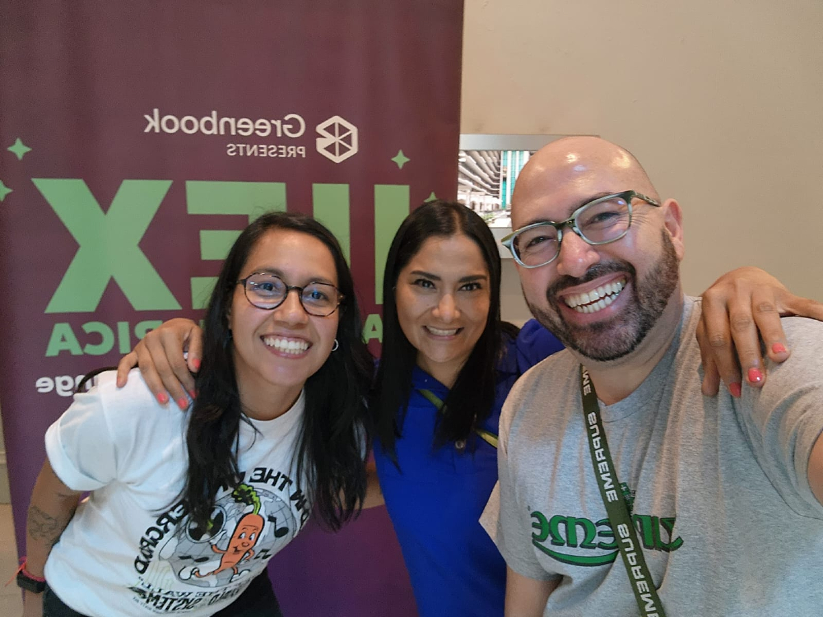 Altazor_Intell's tweet photo. Mañana, en #IIEXLATAM 2024, cruzamos fronteras con @ClaudioFloresT, @Yolanda_Barrita y @mini_caracol. Junto a Lina Roncancio (@netflix), Pamela González (@amazonmex) y Flavio Pereira (@NBCUniversal), dibujaremos el futuro del streaming. El equipo Altazor está listo. 🚀 https://t.co/RUJCiZPCag