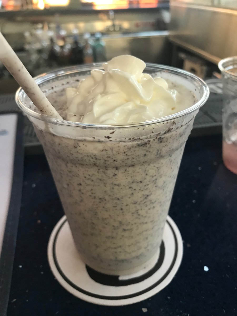 CapeCodBars's tweet photo. Finally made it out to Black Cat Shack Out Back #Hyannis on a Sunday afternoon. We had a couple drinks & chair danced to Tony Bailey, he’s always awesome. I managed to have the time wrong (Facebook said 5-8, was 4-7) so always call! #SecondSummer #CapeCod https://t.co/duVmpTnKnU
