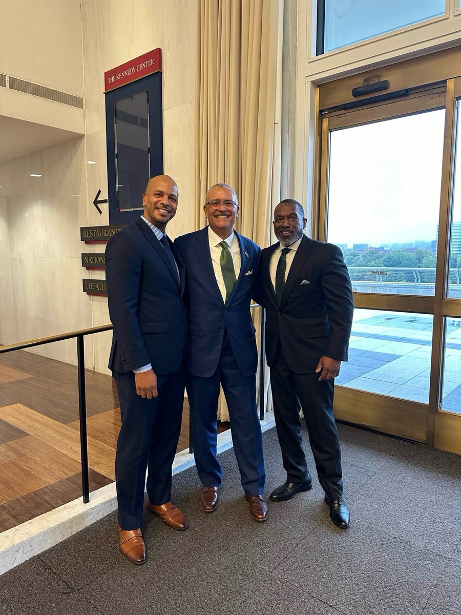 1of2vics's tweet photo. It was great catching up with these two great leaders @DanGillison and @DrStreetz at #AlignmentForProgress at @kennedyforum today. Together we can change the world. #StopSuicide @NAMICommunicate @nasw @afspnational @NASWNC @MentalHealthAm @Action_Alliance https://t.co/In3hbhmJcZ