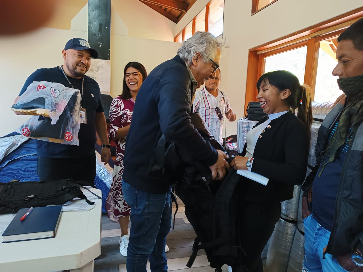 UNPColombia's tweet photo. 1ra entrega de medidas de protección con enfoque diferencial étnico a una comunidad de firmantes de paz en el Cauca 

El evento, llevado a cabo este martes, contó con la presencia de la comunidad y en donde el director de la @UNPColombia, Augusto Rodríguez y la subdirectora... https://t.co/vp865Q2foF