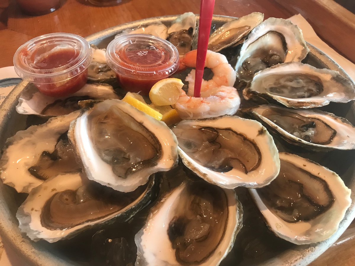 CapeCodBars's tweet photo. The Chip is open limited eves & weekends through October 26, bar is still buzzing & they let us watch European Soccer last Sunday. #Dennisport #CapeCod #SecondSummer https://t.co/QNywKrJUSI