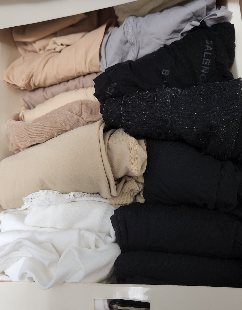 轉發貼文次數達到40 
長期出入地盤以及寫字樓嘅文職 
經常需要高跟 平底返工鞋 + 絲 出入地盤
會從轉發中 抽取3人有機會得到 
#絲襪 #投票